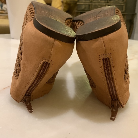 Sundance Leather Woven Peep Toe Delphia Sandal Caning Size 38 - Picture 9 of 13